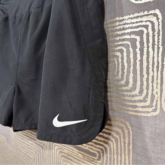 NIKE Women’s Running Shorts, Black NWT - Picture 4 of 10